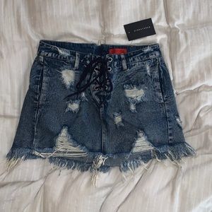 Signature 8 ripped jean skirt with pockets